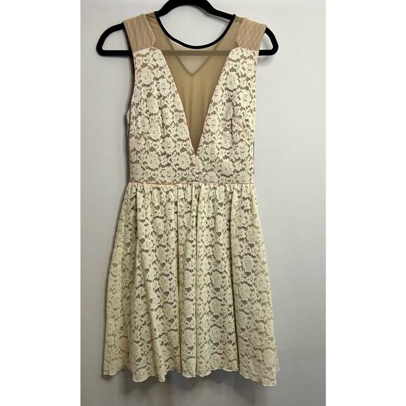 ABS Allen Schwartz Ivory Lace Dress. Size 6. New with tags and small flaw. - Picture 1 of 8
